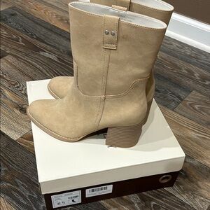 Women's Tan Mid-Calf Block Heel Boots